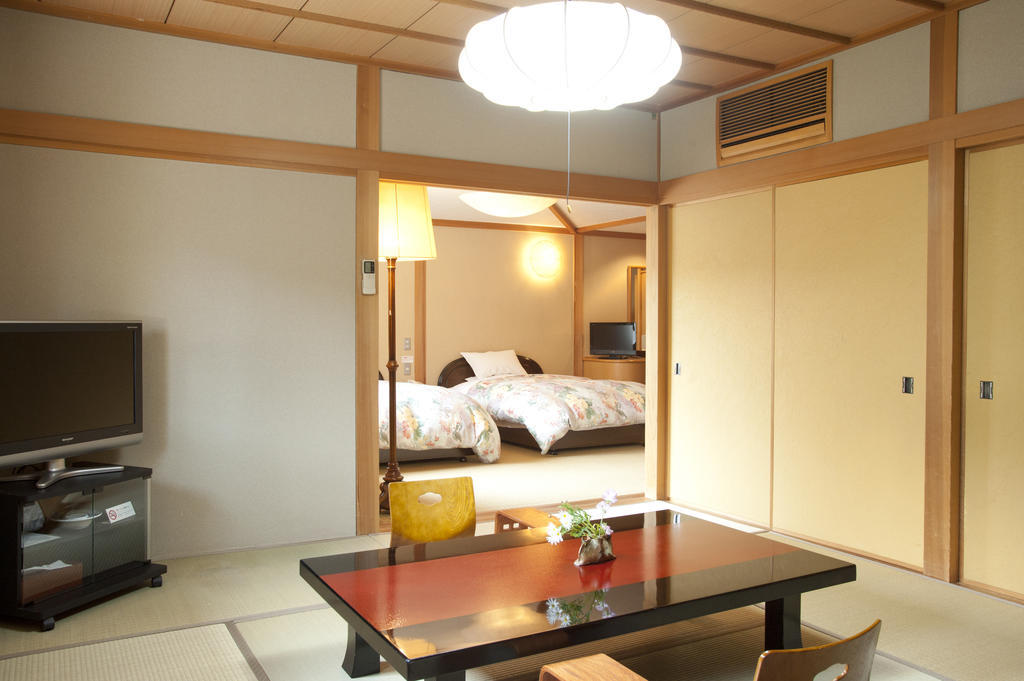 Ryotei Tanokura Hotel Yufu Eksteriør billede